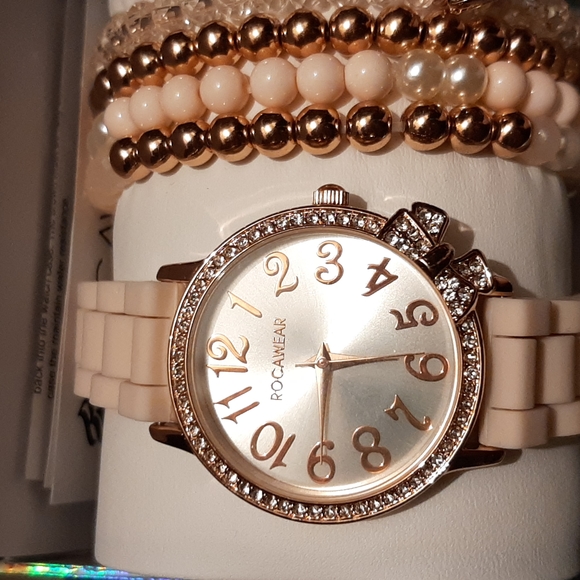 Rose, gold, Pink ROCAWEAR Watch and Bracelet Gift Set BNIB Rare - Picture 3 of 9